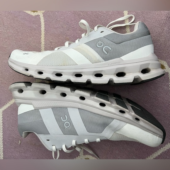 On Cloud women’s running shoes - Picture 4 of 4